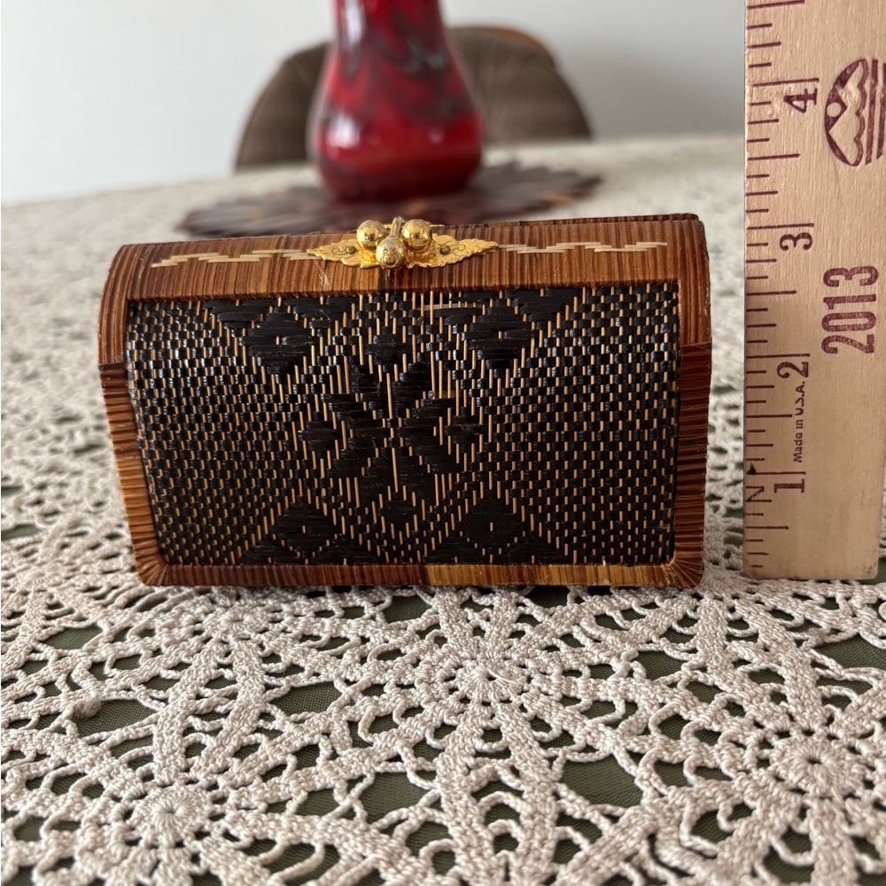 Coin purse rattan bamboo vintage. Inside is very clean!! - Picture 8 of 12